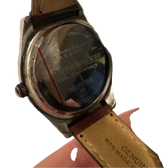 Disney’s Mickey and Minnie Through the Years “Brave Little Tailor” Vintage 1998 - Picture 4 of 9